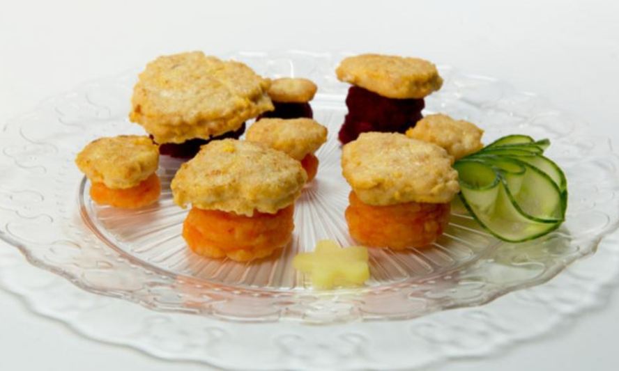 Рецепт куриных оладушек-грибочков с разноцветным пюре