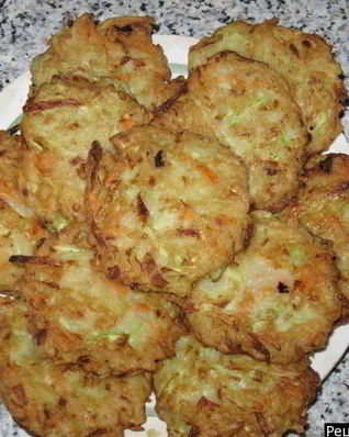 Оладьи из кабачков с манкой и картошкой на воде