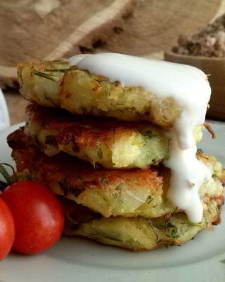 Оладьи из кабачков с сыром и чесноком