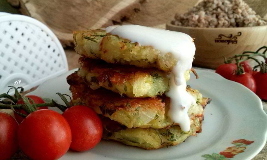 Рецепт оладий из кабачков с сыром и чесноком