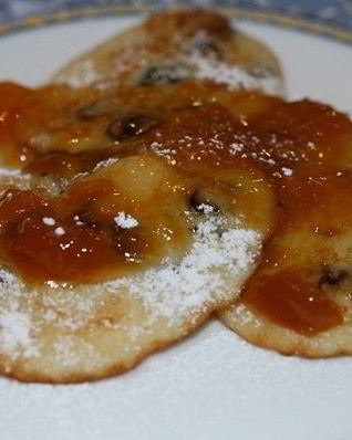 Оладьи из манки с изюмом