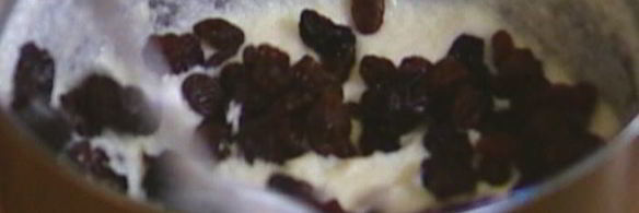 оладьи из манки с изюмом