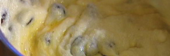 оладьи из манки с изюмом