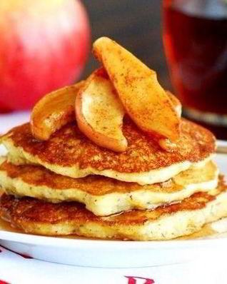 Оладьи на кефире с корицей и яблоком