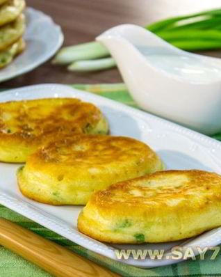 Оладьи на сметане с зеленым луком