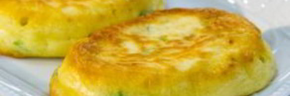 оладьи на сметане с зеленым луком