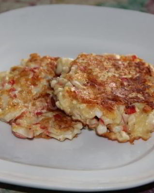 Оладьи с крабовыми палочками и сыром