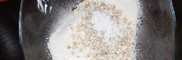 оладьи с яблоками, финиками и орешками