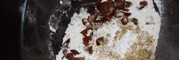 оладьи с яблоками, финиками и орешками