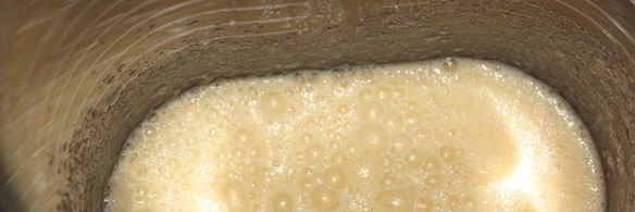 оладьи с яблоками, финиками и орешками