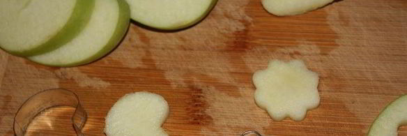 оладьи с яблоками, финиками и орешками