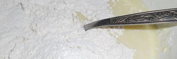 оладьи творожные со сливами и медом