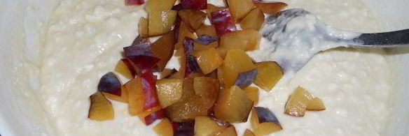 оладьи творожные со сливами и медом