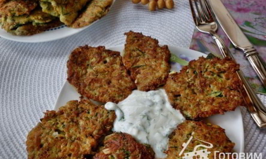 Рецепт овощных оладий с грибами, капустой и кабачками