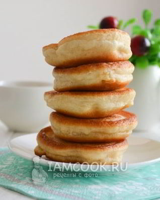 Пышные оладьи на кефире и дрожжах