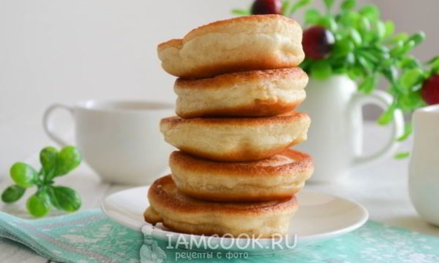 Рецепт пышных оладий на кефире и дрожжах