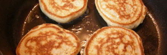 пышные оладьи с вишней