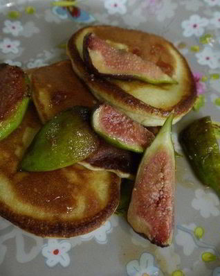 Сахарные оладьи с инжиром