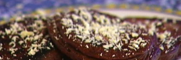 шоколадные оладушки со взбитыми сливками