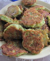 Золотистые оладьи из кабачков