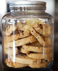 Бискотти с черным перцем и инжиром