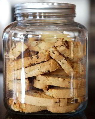 Бискотти с черным перцем и инжиром