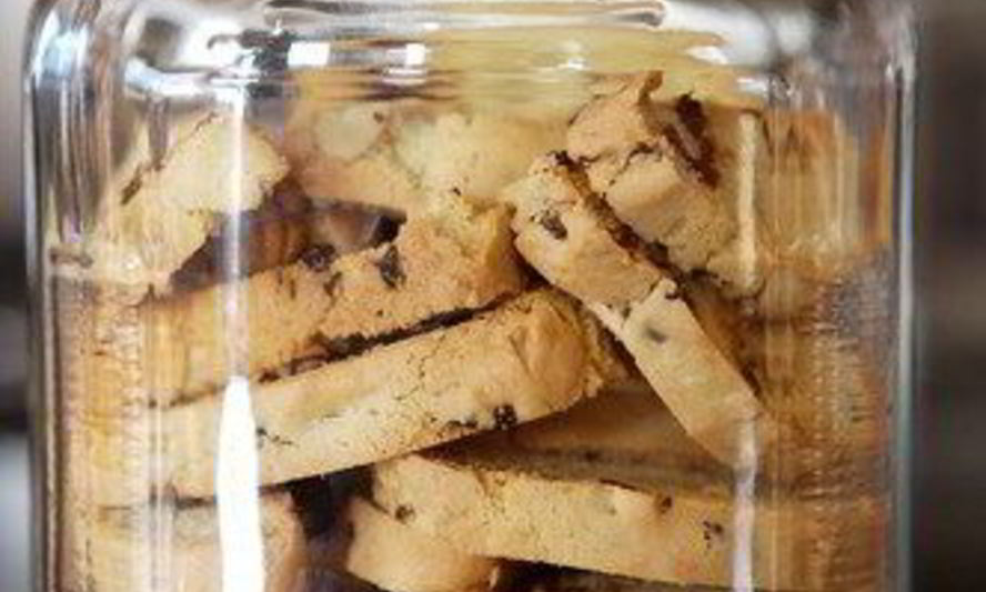 Рецепт бискотти с черным перцем и инжиром