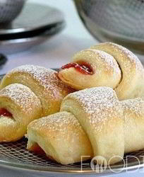 Дрожжевые рогалики