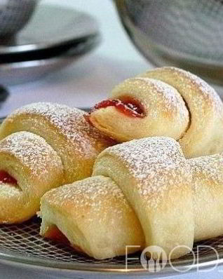 Дрожжевые рогалики