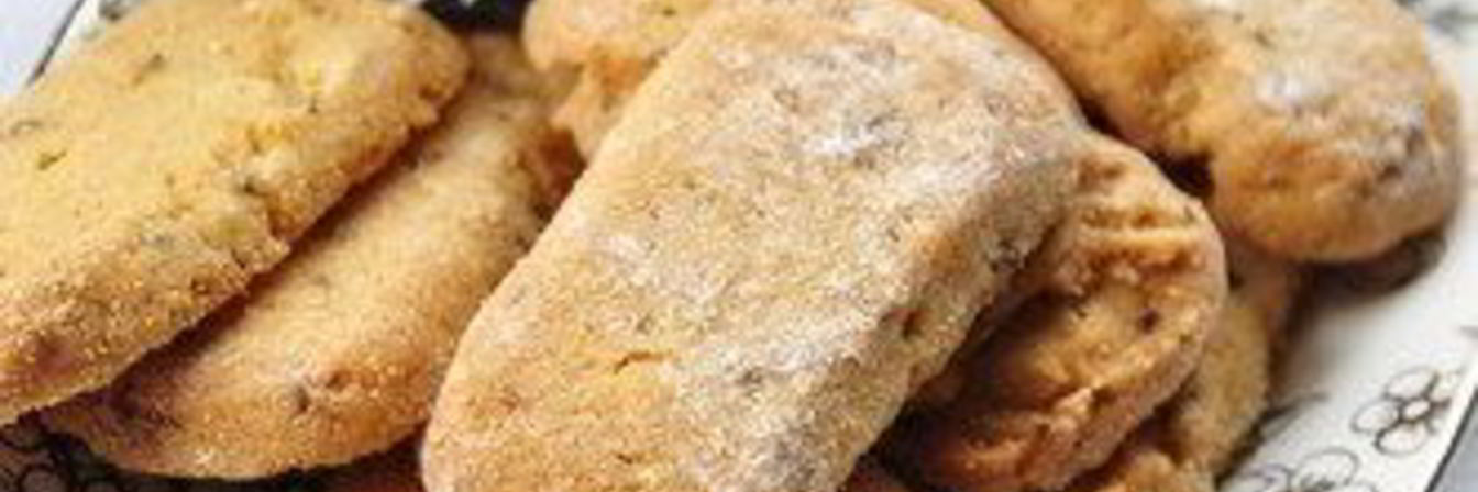 Новогоднее печенье с кедровыми орешками и розмарином