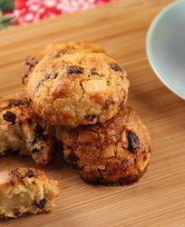 Орехово-шоколадное печенье с морской солью