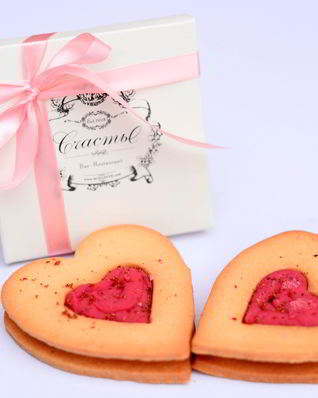 Печенье имбирное с клюквой и розовым перцем