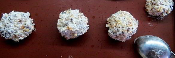 печенье с кокосом, орехами и шоколадом