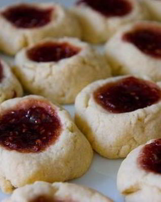 Печенье с малиновым вареньем
