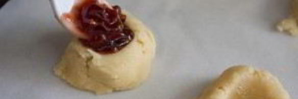 печенье с малиновым вареньем