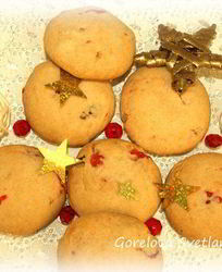 Печенье с вяленой вишней и коньяком