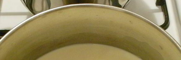 песочное печенье с клубникой и бальзамическим мороженым