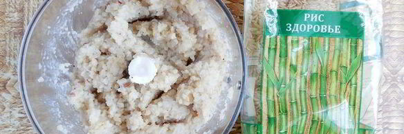 рисовые сэндвич-крекеры с зеленым хумусом