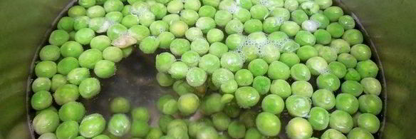 рисовые сэндвич-крекеры с зеленым хумусом