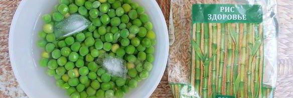 рисовые сэндвич-крекеры с зеленым хумусом