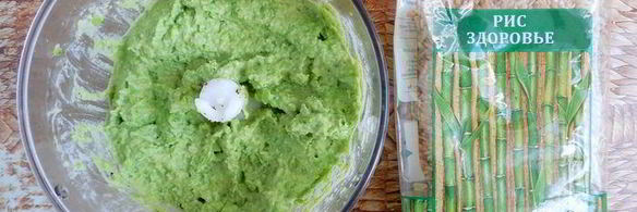 рисовые сэндвич-крекеры с зеленым хумусом