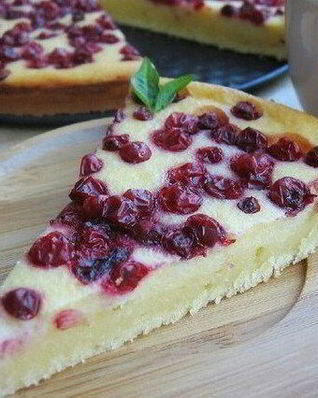 Брусничный пирог