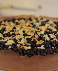 Чернично-вишневый пирог