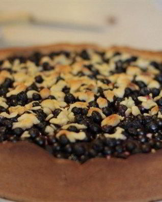 Чернично-вишневый пирог