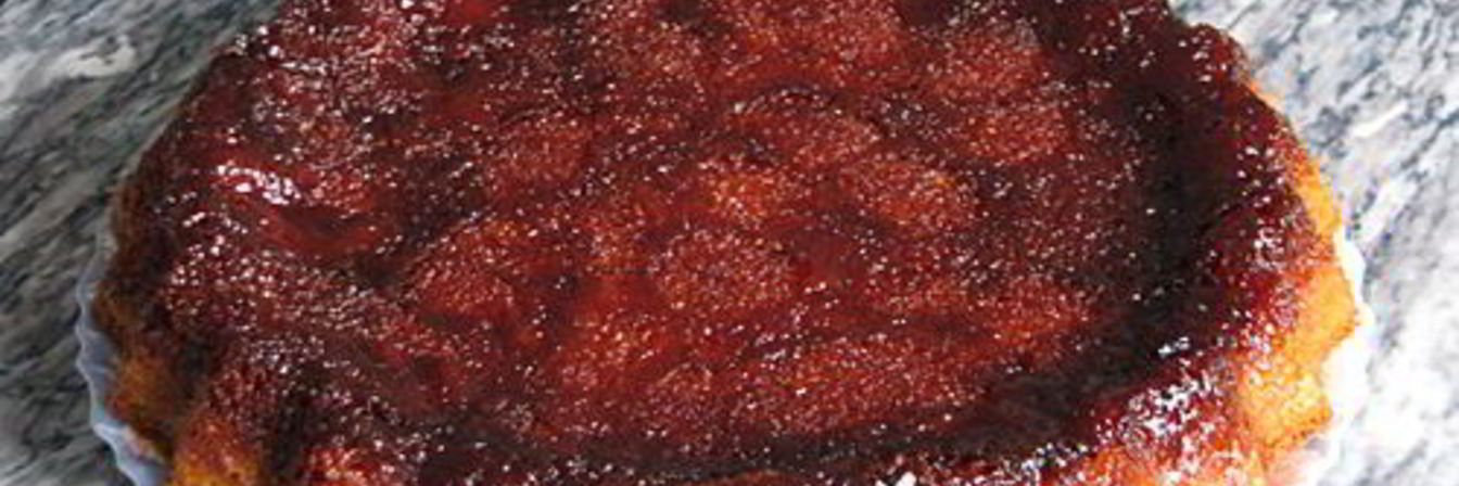 Карамельный яблочный пирог с корицей