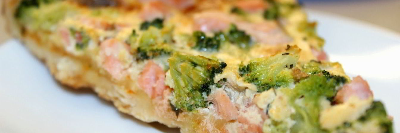 Киш с рыбой и брокколи