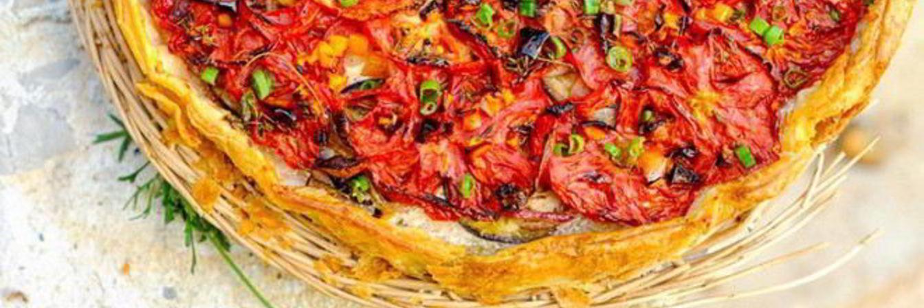 Летний пирог с помидорами