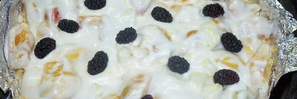 песочный пирог с фруктами и белковой прослойкой