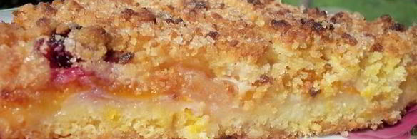 песочный пирог с фруктами и белковой прослойкой