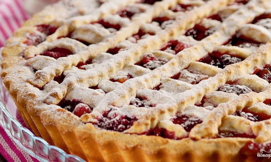 Рецепт песочного пирога с замороженными ягодами